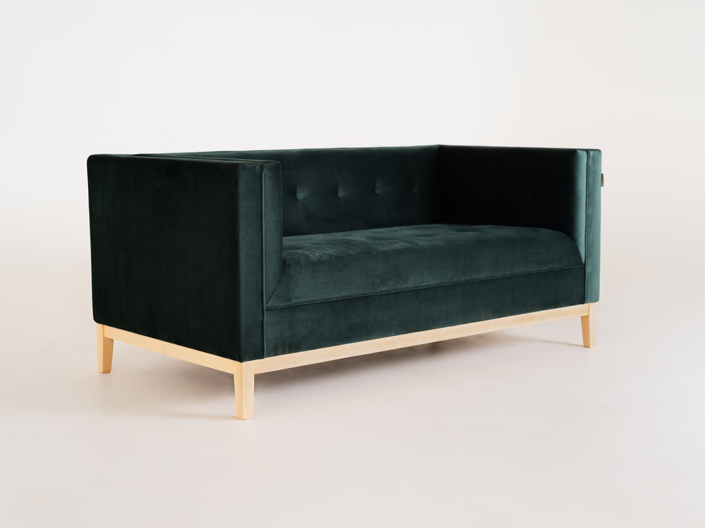 Stylová 2-místná pohovka by-Tom Dřevo látka by-tom-2os-sofa