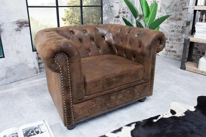 Elegantní pohodlné křeslo Chesterfield