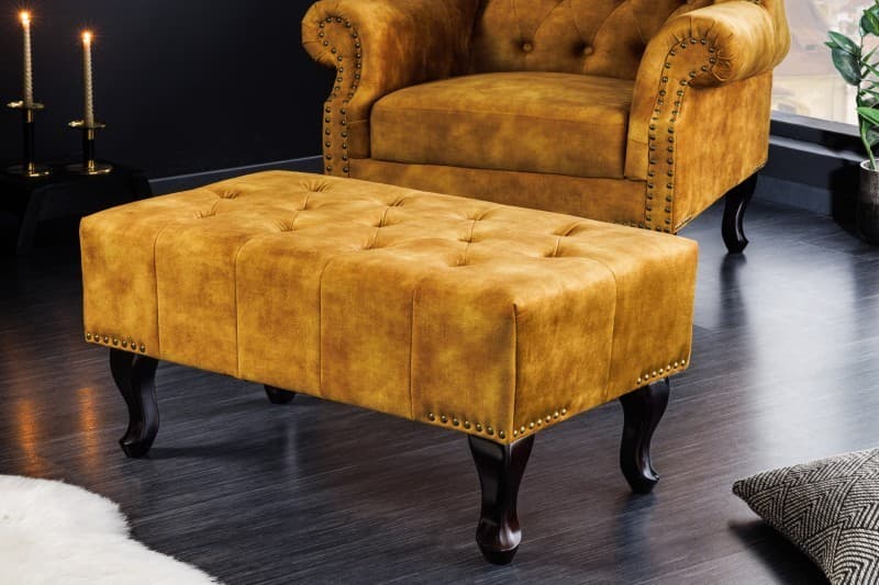 Designová taburetka Cella s Chesterfield sametovým čalouněním s dřevěnými nožičkami 80cm