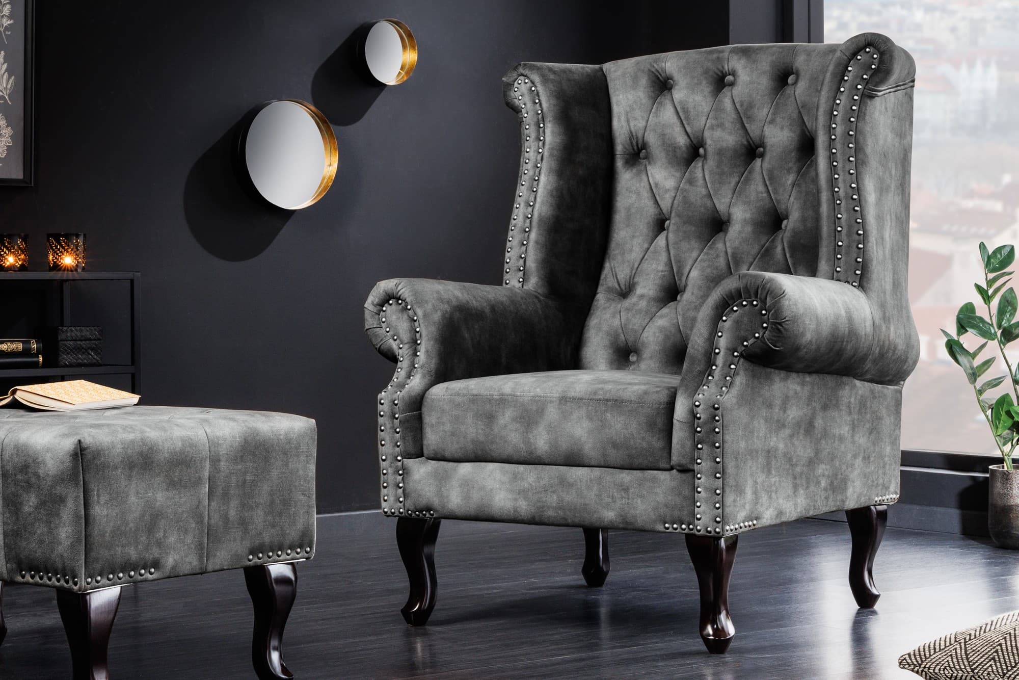 Chesterfield vintage křeslo Marlon s sametovým čalouněním a masivními nožičkami 105cm