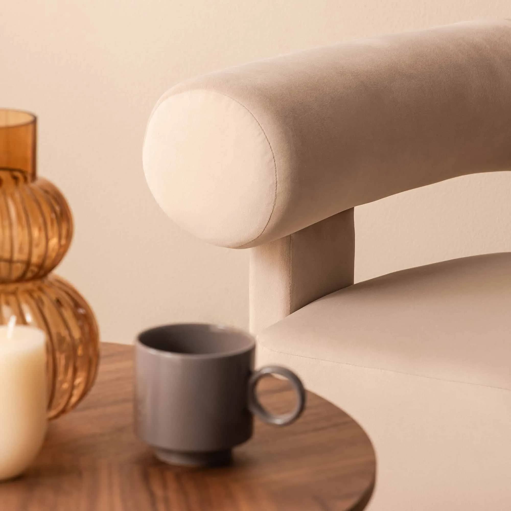 Designové sametové křeslo Hella, Světle béžové 6