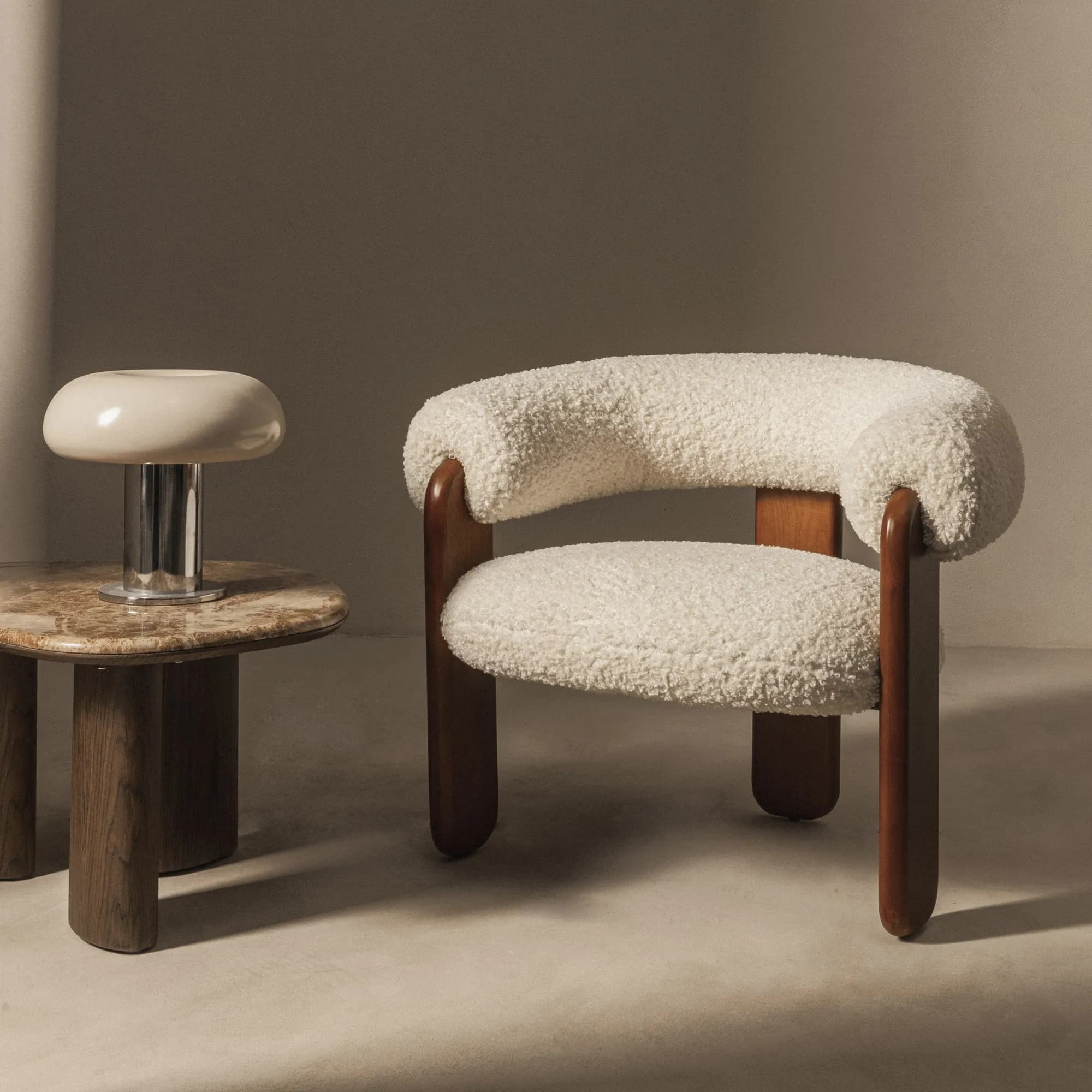 Designové křeslo Jolie bouclé z masivu /ořech, Krémové 3