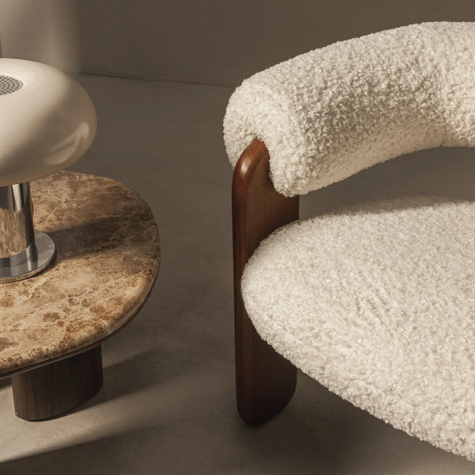 Designové křeslo Jolie bouclé z masivu /ořech, Krémové 4