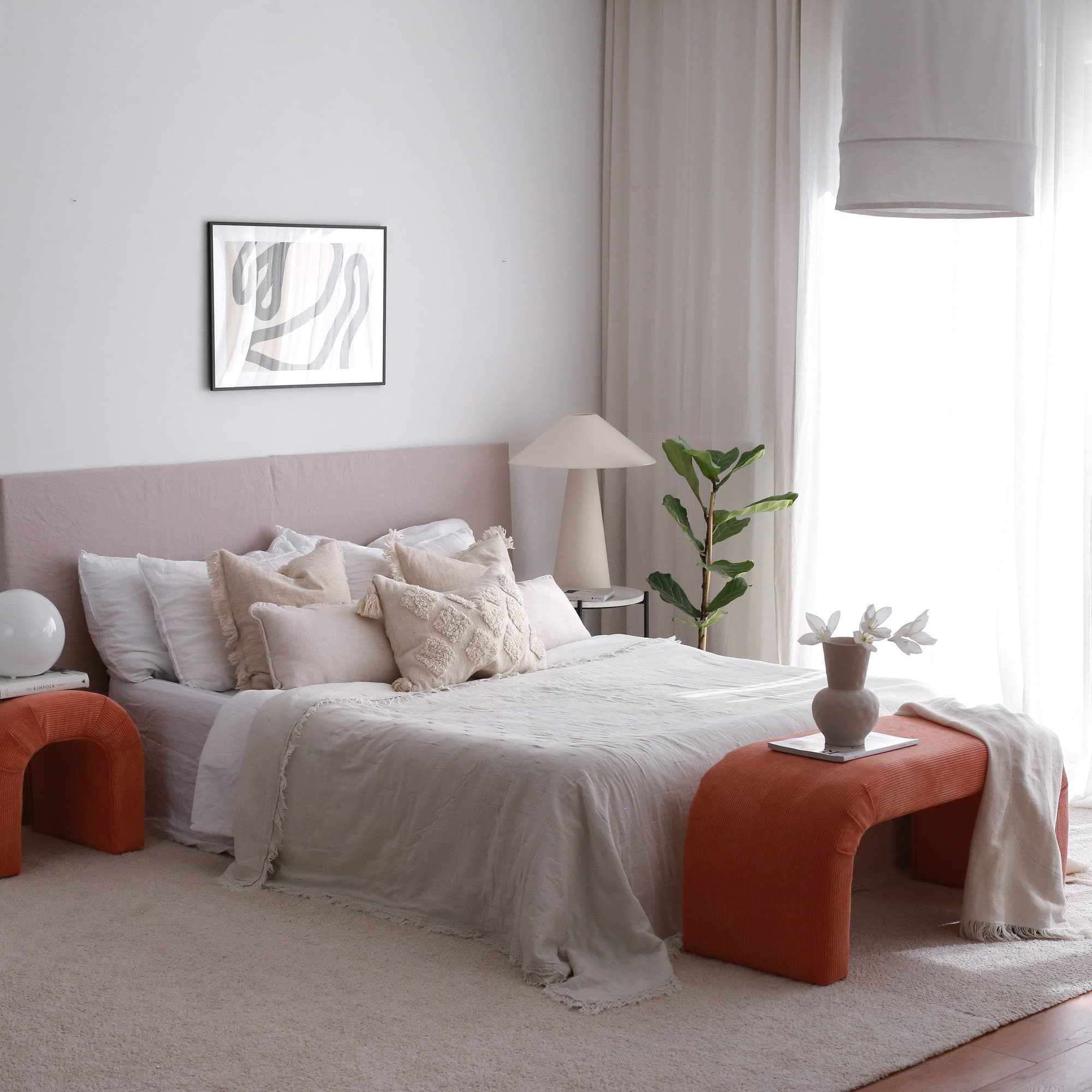 Taburet NU Bench korálový, š 106 × hl 46 × v 45 cm 2