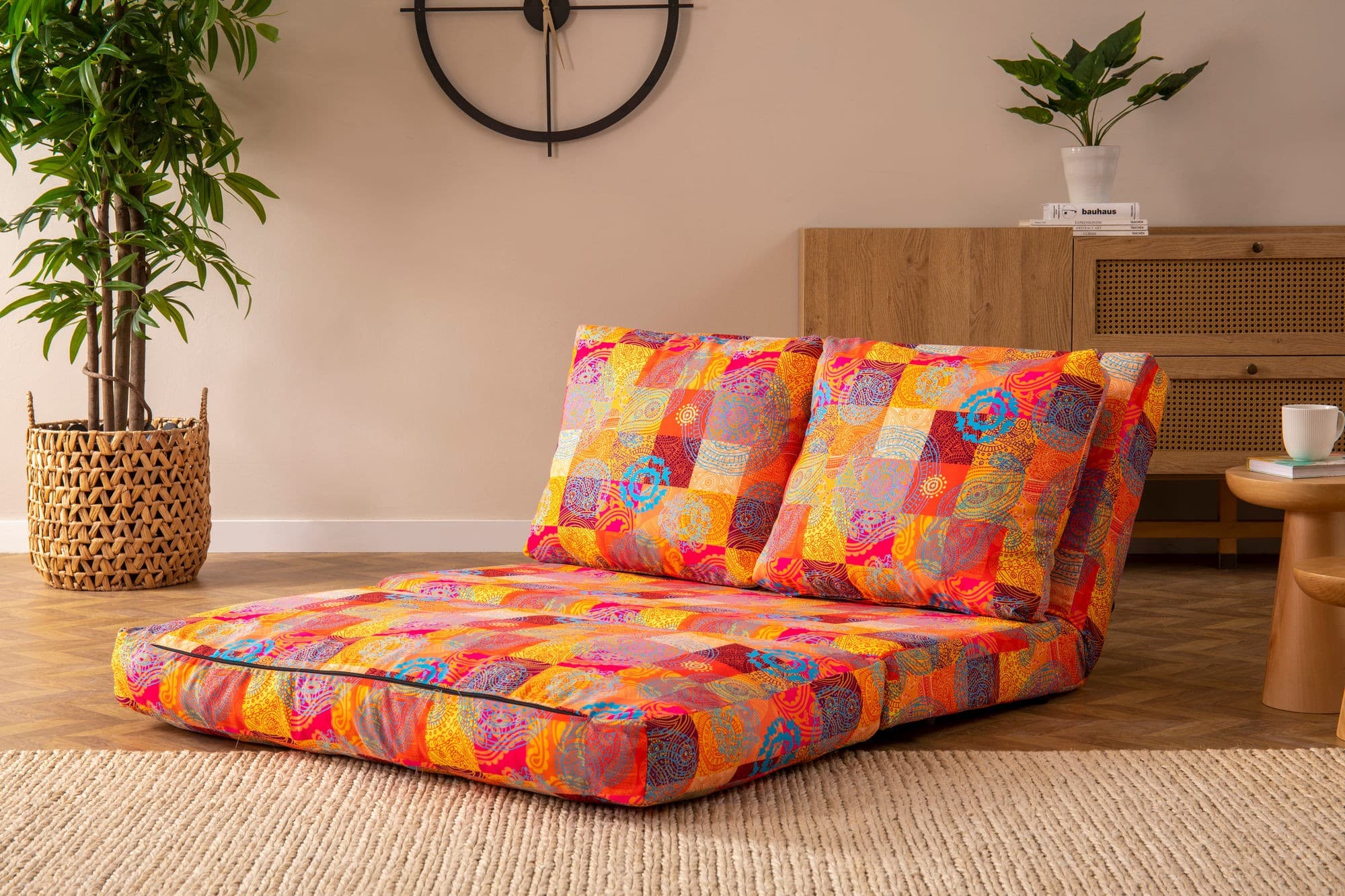 Dvoumístná futonová rozkládací pohovka Taida 120 cm, Vícebarevná 4